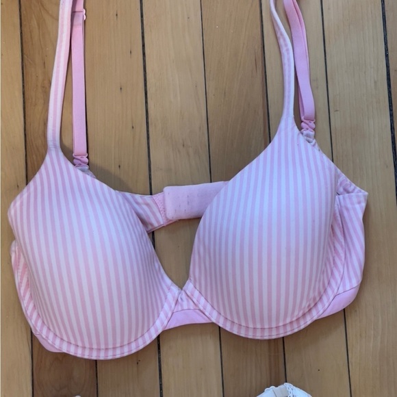 VICTORIA Secret Pink & White Bras - Picture 8 of 10
